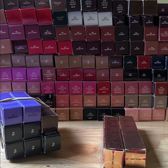 🎄 MAC 4-ITEM BEAUTY BUNDLES. 🎄 
💕 YOU PICK 💕 ** max 2 Lipcolors or Liners. - Picture 10 of 11